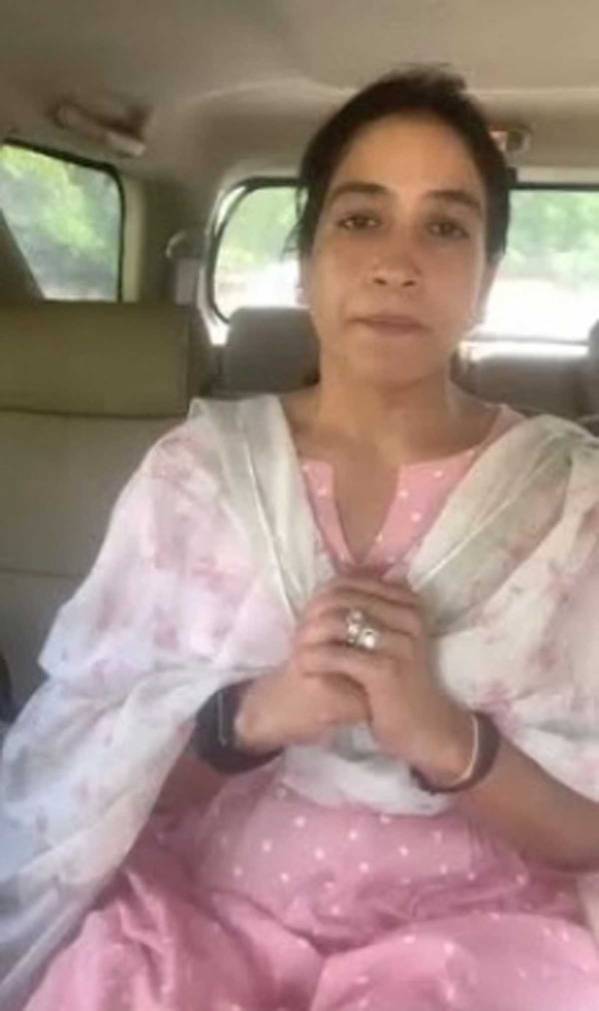 श्रीकांत त्यागी की पत्नी ने वीडियो जारी कर सांसद महेश शर्मा पर लगाए गंभीर आरोप, सुरक्षा की मांग